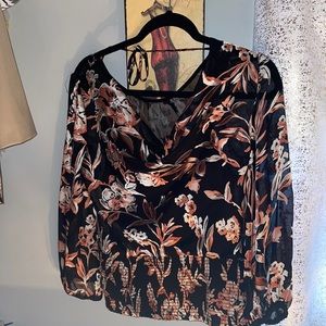 Gorgeous WHBM top with velvet flowers